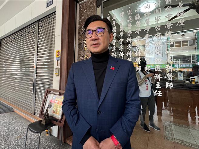 俄乌战争发生至24日届满3年，美国总统川普上任后，要求乌克兰提供矿产资源换取军援协议，立法院副院长江启臣指出，国际政治永远是现实的，没有永远的朋友、敌人，只有永远的国家利益。（潘虹恩摄）