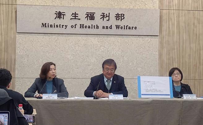 衛福部今天下午召開記者會說明急診壅塞議題。（王家瑜攝）