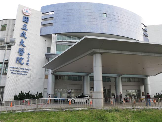 1名麻醉科護理師在社群平台指出有重症患者到醫院急診，但因加護病房滿床，只好一路北上尋求病床，最後由雲林縣成大醫院斗六分院收治，仍不幸身亡。（張朝欣攝）