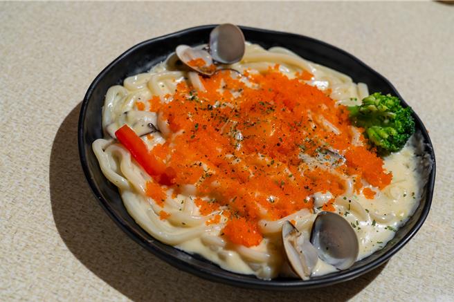 「海之味食堂」最畅销的明太子奶油蛋黄乌龙麵。（台南老爷行旅提供）