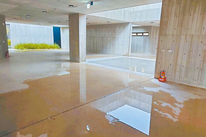 永恒之丘纳骨塔是前新竹市政府重大政绩之一，有「全国最美纳骨塔」之称，2023年启用时曾因漏水等问题，掀起前后任新竹市府团队论战。（新竹市政府提供／王惠慧新竹传真）