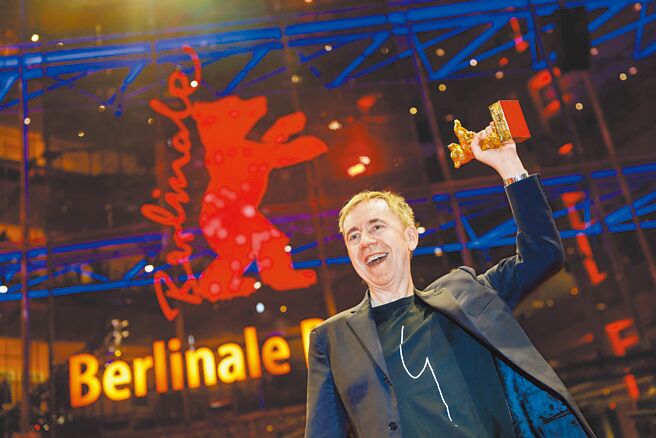 挪威导演达格约翰豪格鲁德的电影《关于梦（性与爱）》23日勇夺柏林影展最佳影片金熊奖。（路透）