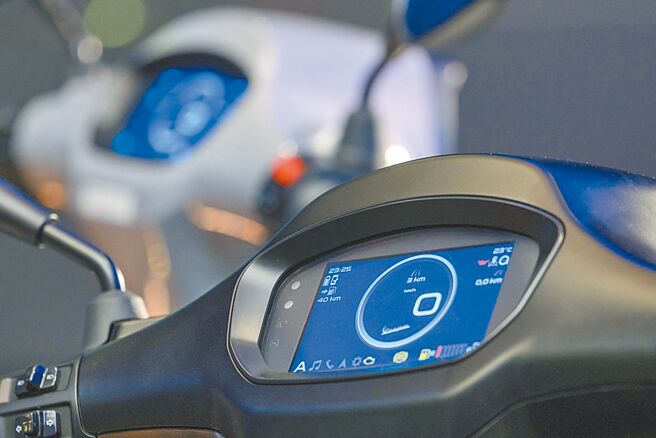 5吋全彩TFT多功能液晶儀表板。（Vespa提供）