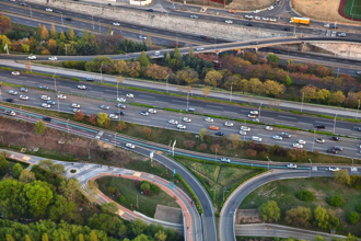 影》韩高速公路工地倒塌「桥梁断多截」！工人遭活埋2死5伤