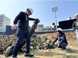 新竹棒球場挖出大量「 祕寶」 邱臣遠籲檢調快查