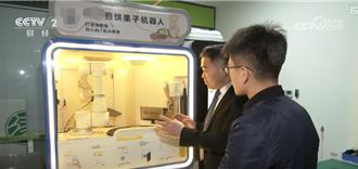 廚師丟飯碗？陸首個機器人大廚獲批任職：煎餅3分鐘出菜