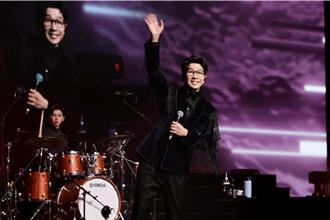 品冠北京歡慶生日感動落淚   52 歲凍齡模樣曝光