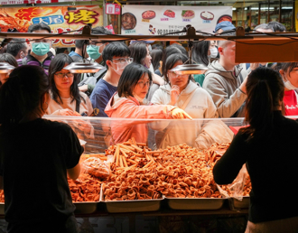 228連假上班可領雙倍薪 雇主違規恐挨罰100萬