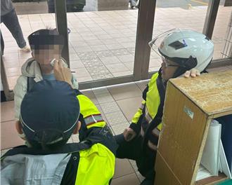 小一男童因「這原因」哭鬧不上學 大園警暖心開導奏效