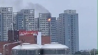 快訊》新北板橋合宜住宅火警 21樓火舌竄出