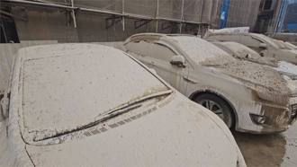 桃園青埔新建案出事了！ 疑灌漿崩模30車慘遭水泥覆蓋