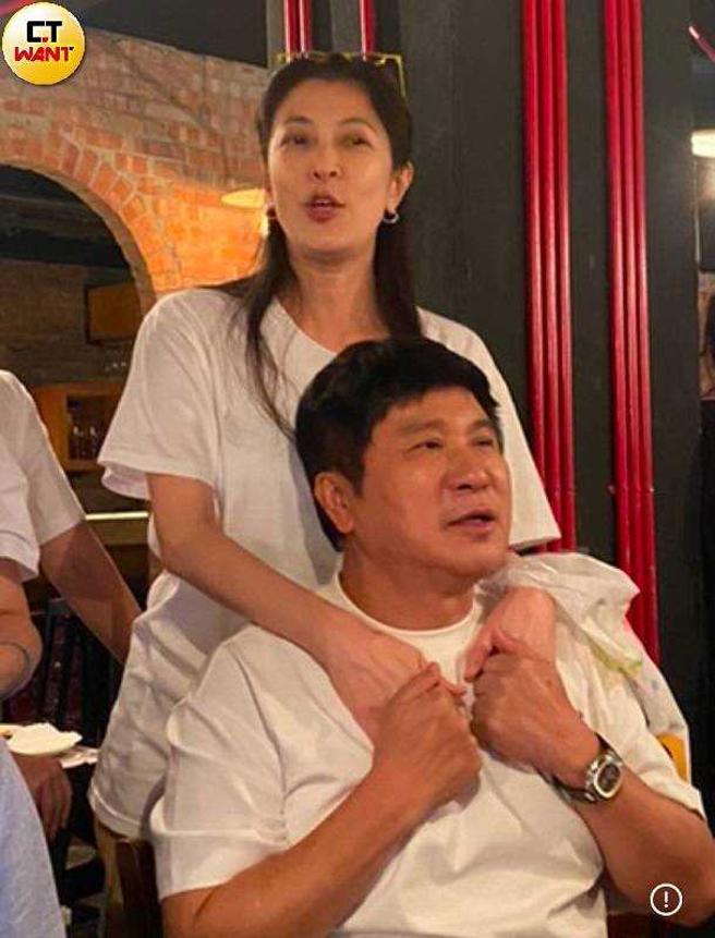 胡瓜虽然不只一次被传与其他女艺人过从甚密，但并未影响与老婆丁柔安的感情。（图／本刊娱乐组）