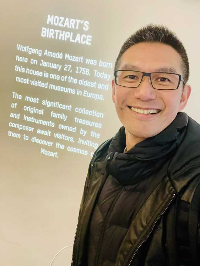 何戎经常在社群分享时事议题及私下日常。（图／何 戎 Ho Rong脸书）