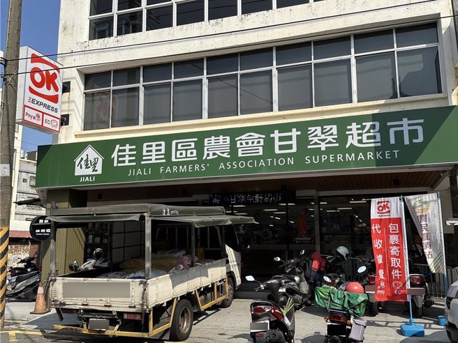 佳里区农会近期也运用农会超市空间，加入虾皮店到店服务，带来不少顾客流量。（佳里区农会提供／张毓翎台南传真）