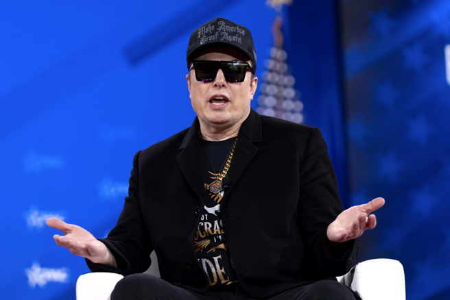 马斯克要求电邮回报工作绩效惹议，川普帮背书「想法非常巧妙」。（美联社）