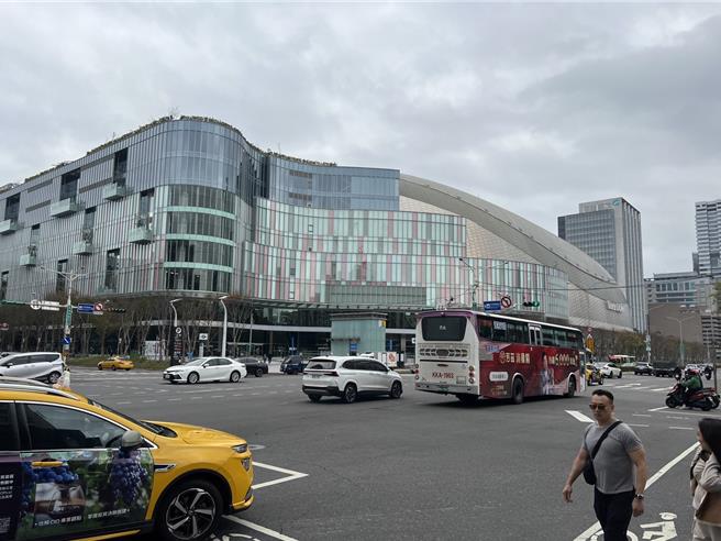 台北市营利事业销售额高达18兆3887亿余元，创下歷史新高，占全国30.70％。（张珈瑄摄）