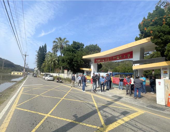 桃园市龙潭区龙新路交通量增加，地方争取道路拓宽。（吕筱蝉摄）