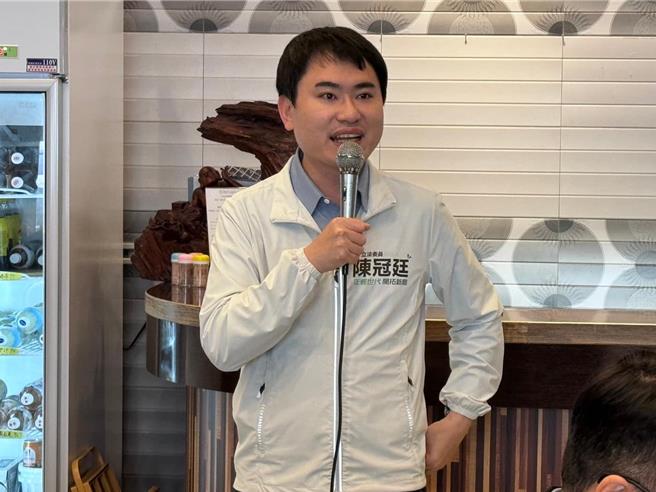 民进党嘉义县立委陈冠廷罢免案传出有民眾被冒名连署，他强调罢免是展现不同声音，而不是偽造不同声音。(取自陈冠廷脸书／吕妍庭嘉义传真)