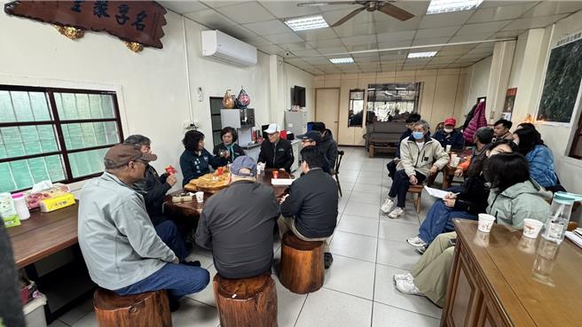 造桥乡公所指出，2村共计700多户住户及育达科技大学住宿生，皆面临同样问题。经乡公所邀请瓦斯公司评估，发现造桥乡朝阳村已有天然气管线，若要延伸至谈文村、龙升村，需铺设约7公里的管线，其中主干线长达6公里，所需经费相当庞大。（吕丽甄摄）