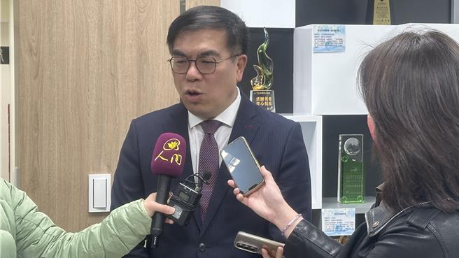 歐盟碳邊境調整機制（CBAM）預計明年正式上路，環境部長彭啓明也強調，一定會實施台版CBAM，不過目前歐洲傳出「可能延後1年實施」的消息，彭啓明也提到，若真的有所延後，期盼國內能在這1年做好相關準備。（賀培晏攝）