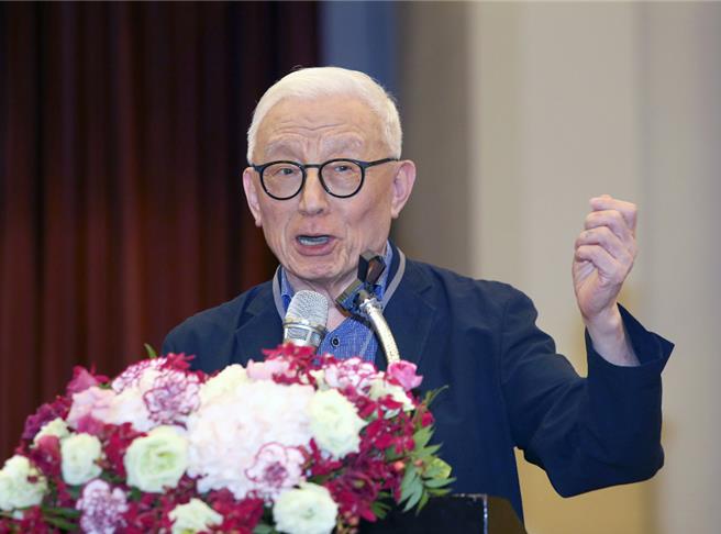 曹兴诚（本报资料照片）