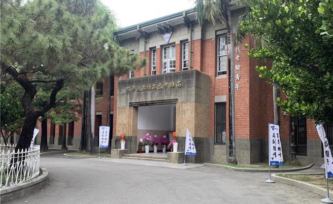 大学学测成绩出炉，高雄中学今（25）日公布，4科60级分总人数达11人。（本报资料照片）