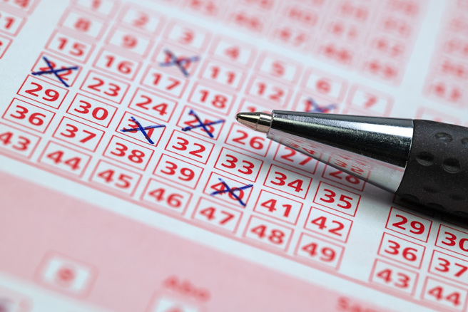 有彩券大奖中奖家庭分享得奖后的情况。（示意图：shutterstock／达志）