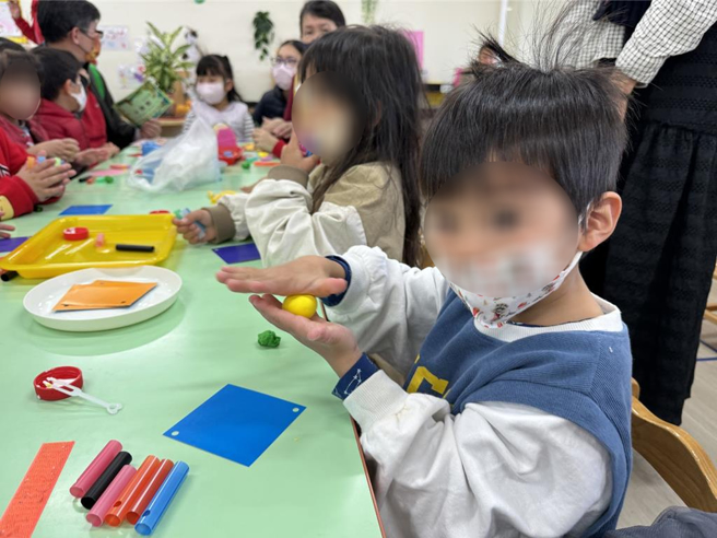 桃园公幼和非营利幼儿园预计4月16日开始招生，每生可登记2间幼儿园，在学生的弟妹也能优先入园。（蔡依珍摄）