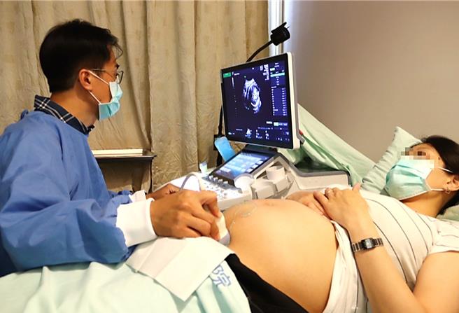 婦產科醫師郭成興在台東基督教醫院服務近16年，已迎接超過8000名新生兒誕生。（摘自東基公益臉書／蕭嘉蕙台東傳真）