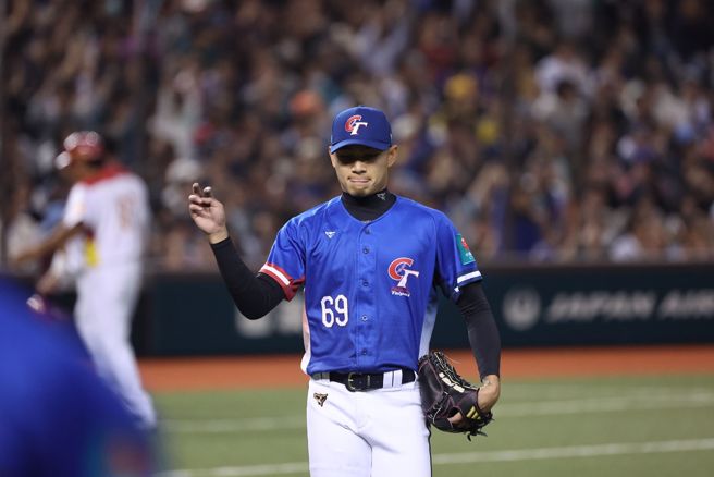 7局下徐若熙退場。（杜宜諳攝）