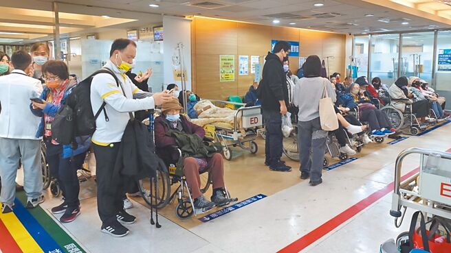 春节迄今各大医院急诊室爆满，台湾急诊医学会罕见发出求救声明。图／本报资料照片