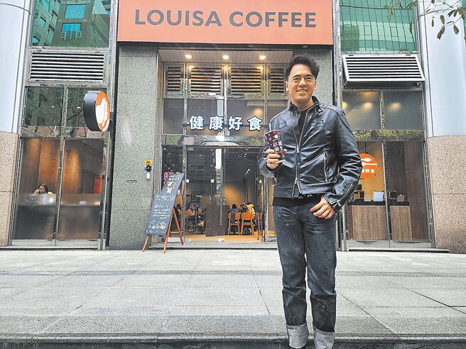 為拚動能增加營收，路易莎董事長黃銘賢表示，路易莎將以多品牌多業態擴大搶攻餐食市場商機，同時並在既有連鎖門市導入「健康好食」，滿足外食求並提高平均客單價。圖／姚舜