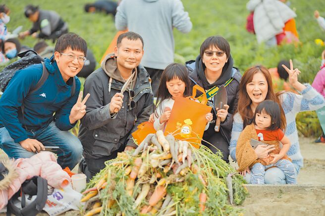 2025年国际台湾胡萝卜日将于3月1日假云林县东势乡铁马道旁盛大登场，今年精彩亮点主题包含万人同乐拔五彩胡萝卜体验，欢迎民眾前往参加。图／VDS活力东势提供