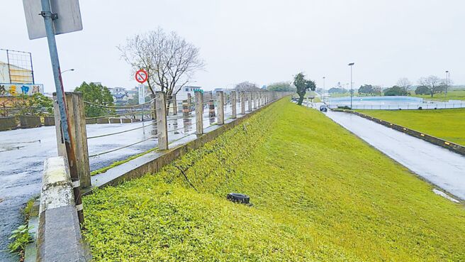 宜兰县政府研议从国道5号高速公路作为起点，沿兰阳溪堤岸共构兴建县内首条东西向快速道路，可连结三星乡、大同乡，全长约23公里。（吴佩蓉摄）