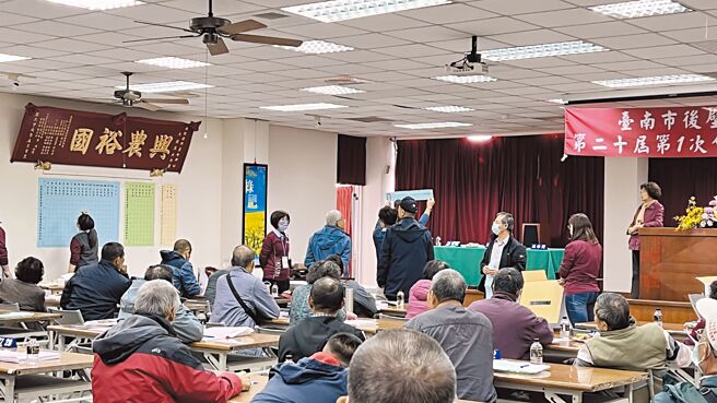 台南市后壁区农会24日召开会员代表大会，改选新任理监事。（张毓翎摄）