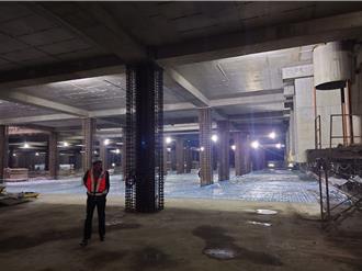 視察自來水處綜合大樓工程 李四川：看似停車場實則是配水池