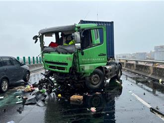 台61嚴重事故！貨櫃車駕駛自撞衝破玻璃 墜高架橋下慘死