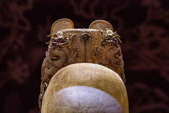 史上唯一「純金皇冠」 龍鱗逾8400片 帽子主人是他