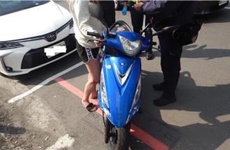 台中撒潑女撞特斯拉嗆「沒錢賠」　當街躺地要讓貨車撞