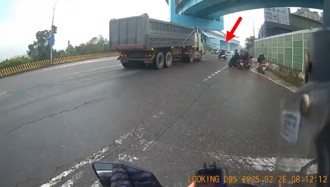 影》土城砂石車「闖紅燈」釀禍 無辜騎士遭撞擊拖行送醫亡