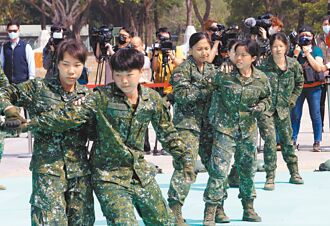 爆女性服義務役「根本不可能」 栗正傑曝１招補充國軍兵力