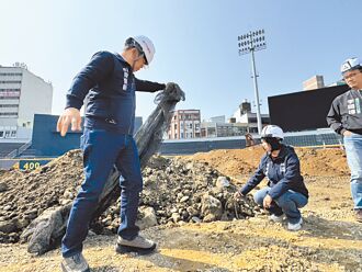 新竹棒球場挨批 砸12億白費工