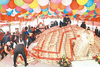 澎湖 全台最大 4.7萬斤米龜分送鄉里