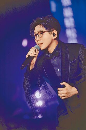 品冠驚喜慶生 打趣5歲即出道