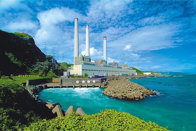 基隆協和電廠(圖)將改建為天然氣發電，台電提出「四接東移」方案叩關環評。（台電提供）