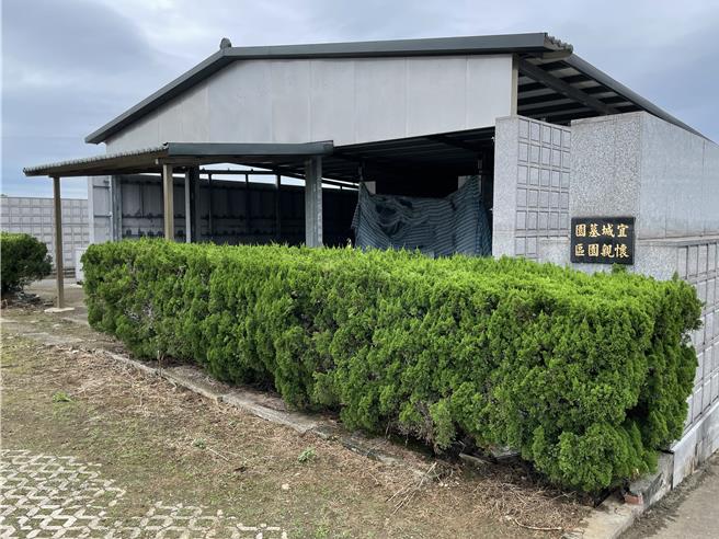 士林分署拍卖12个宜城墓园灵骨塔塔位。（士林分署提供）