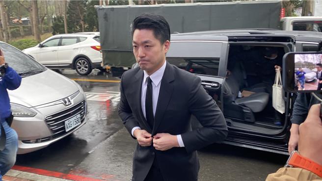 台北市长蒋万安26日上午10点多赴新竹拈香致意，但未接受媒体访问。（王惠慧摄）