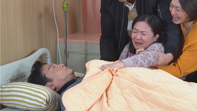 谢琼暖剧中丈夫杨庆煌过世，哭到让观眾也心碎。（民视提供）