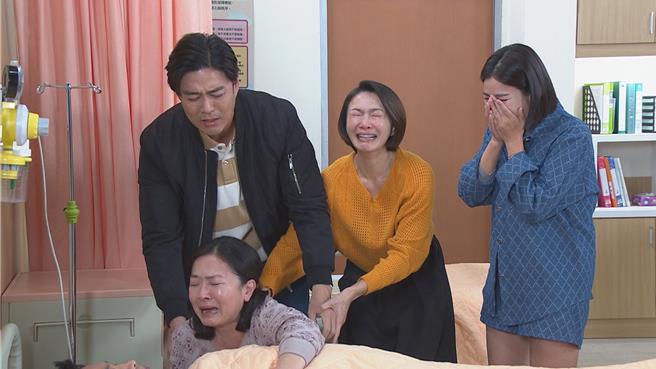 杨庆煌剧中过世，让家人难过悲伤不已。（民视提供）