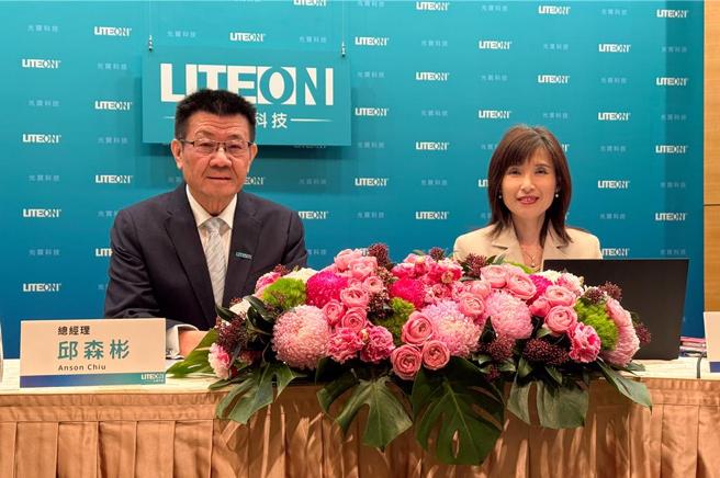 光寶科總經理邱森彬（左）於法說會上主講營運及展望。圖／楊絡懸